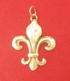 Pendentif médaillon Fleur de Lys découpée bronze